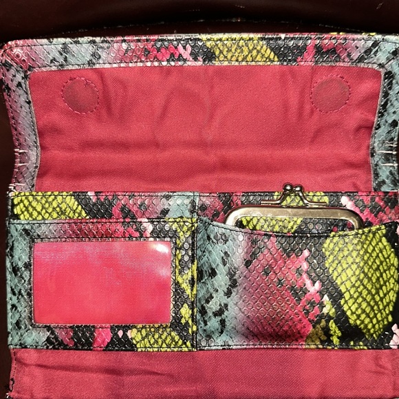 Kenneth Cole Reaction Multicoloured Faux Croc Skin Wallet - Picture 12 of 16